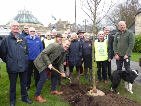 Cheltenham Rotary planting 100th tree